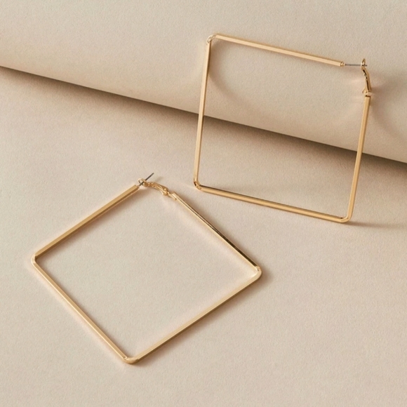 3/$15 - Geometric Hoop Earring - Picture 2 of 5